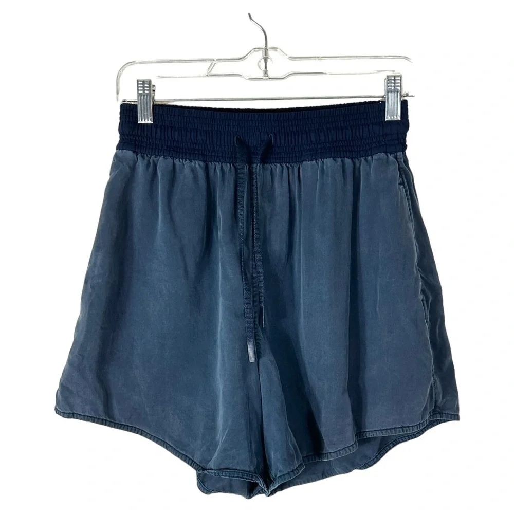Lululemon Feeling Femme Blue Short Size 6
